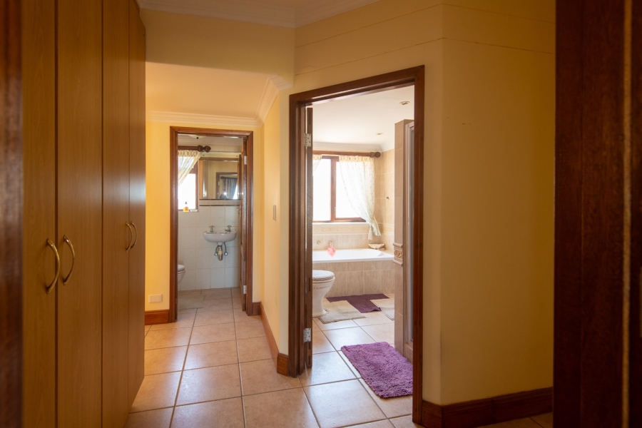 7 Bedroom Property for Sale in Outeniqua Strand Western Cape